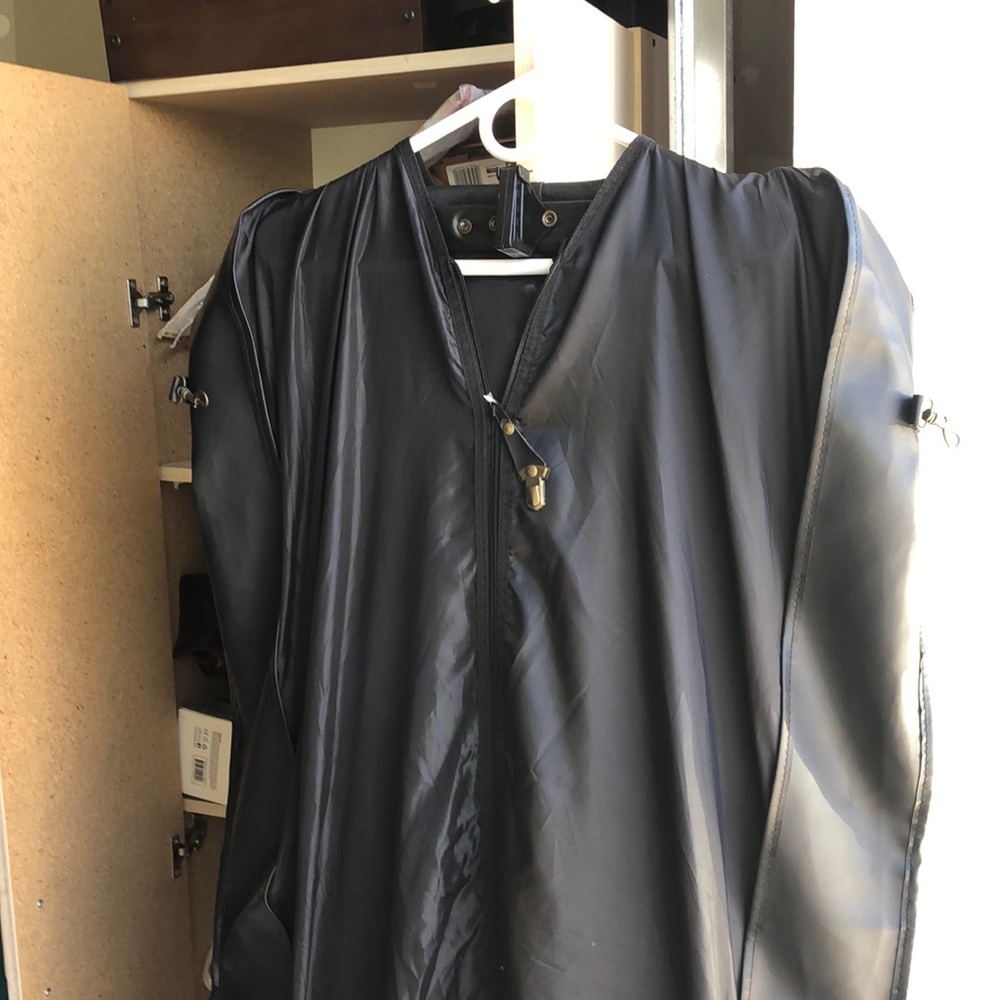 Garment carrier case